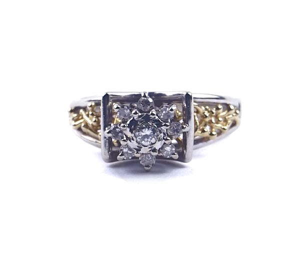A TWO COLOUR GOLD AND DIAMOND CLUSTER RING
