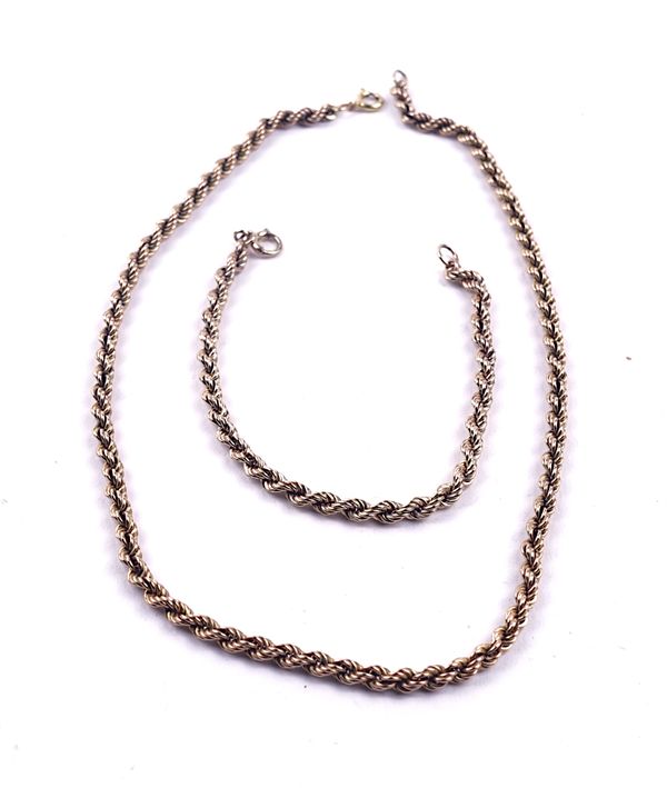 A 9CT GOLD ROPETWIST LINK NECKLACE AND A MATCHING BRACELET (2)