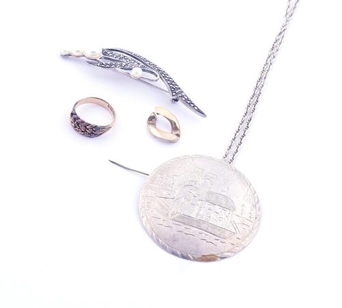 FIVE ITEMS OF JEWELLERY (5)