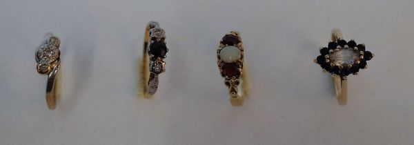 AN 18CT GOLD, SAPPHIRE AND DIAMOND THREE STONE RING AND THREE FURTHER GOLD AND GEM SET RINGS (4)