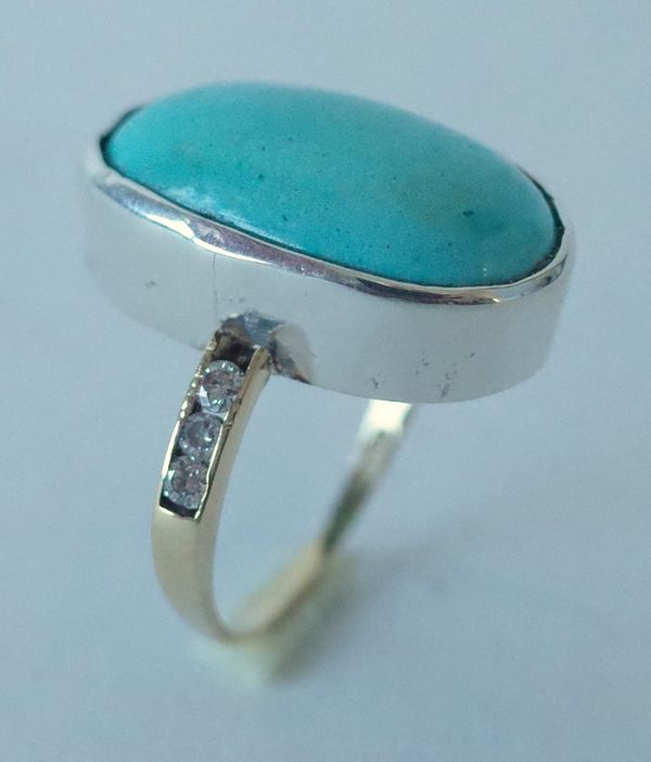 A TURQUOISE AND DIAMOND RING