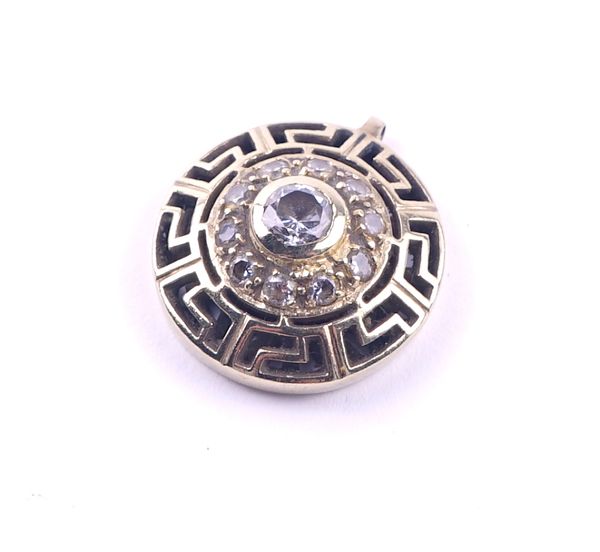 A GOLD AND COLOURLESS GEM SET CIRCULAR PENDANT