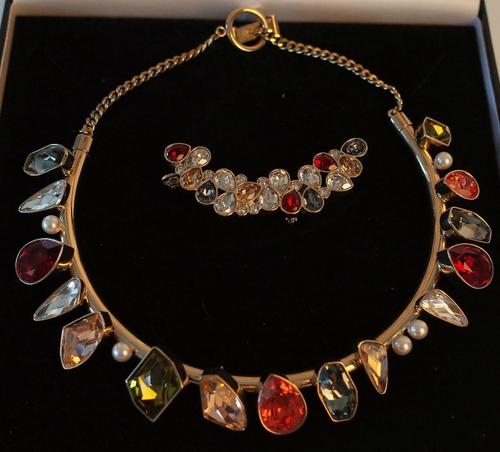 A GILT METAL VARICOLOURED SWAROVSKI CRYSTAL AND IMITATION PEARL COLLAR NECKLACE AND AN EAR CUFF (2)