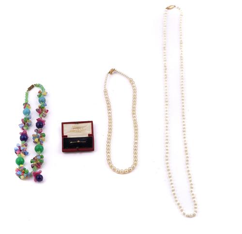 THREE NECKLACES AND A LACE PIN (4)