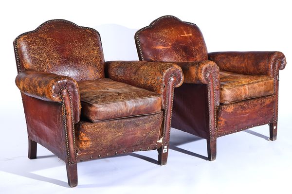 A PAIR OF EARLY 20TH CENTURY FRENCH TAN LEATHER EASY ARMCHAIRS (2)