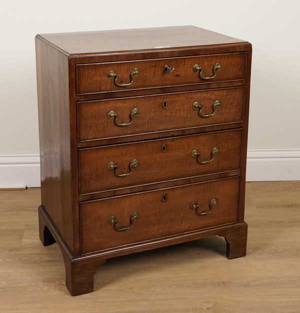 A SMALL 18TH CENTURY MAHOGANY FOUR DRAWER CHEST OF DRAWERS