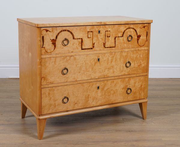 A MID-20TH CENTURY SWEDISH INLAID SATINBIRCH THREE DRAWER COMMODE