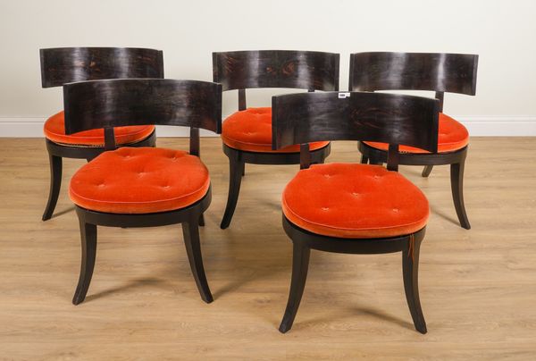 A SET OF FIVE KLISMOS STYLE EBONY DINING CHAIRS (5)