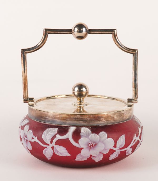 A STOURBRIDGE CAMEO GLASS POWDER BOWL WITH PLATED MOUNTS