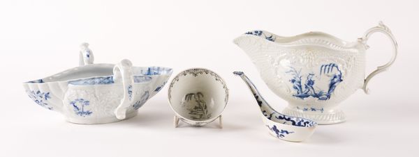 FOUR ITEMS OF WORCESTER PORCELAIN (4)