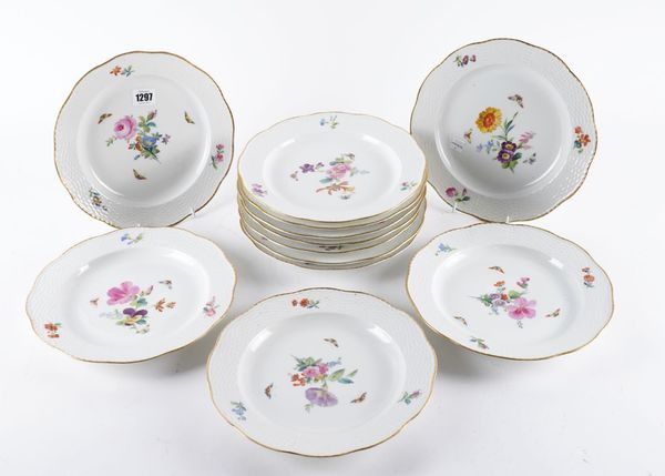 A SET OF TWELVE BERLIN PORCELAIN DINNER PLATES