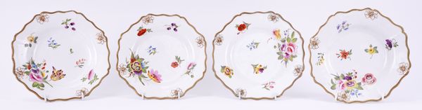 A SET OF TWELVE RIDGWAY PORCELAIN DESSERT PLATES (12)