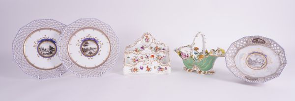 A GROUP OF ENGLISH AND CONTINENTAL PORCELAINS