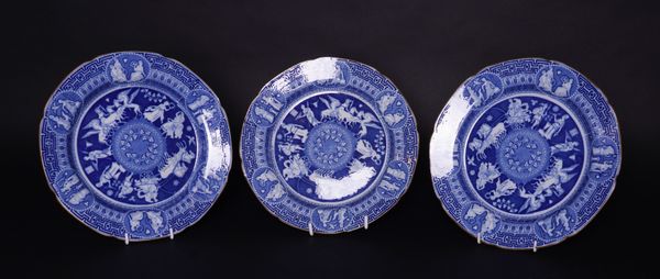 TWENTY TWO HERCULANEUM BLUE AND WHITE PEARLWARE PEARLWARE `GREEK' PATTERN DINNER PLATES