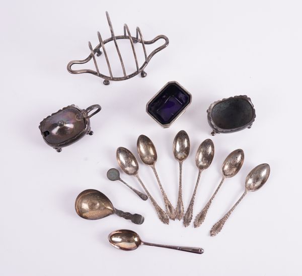 A SILVER TOASTRACK AND TWELVE FURTHER ITEMS OF SILVER (13)