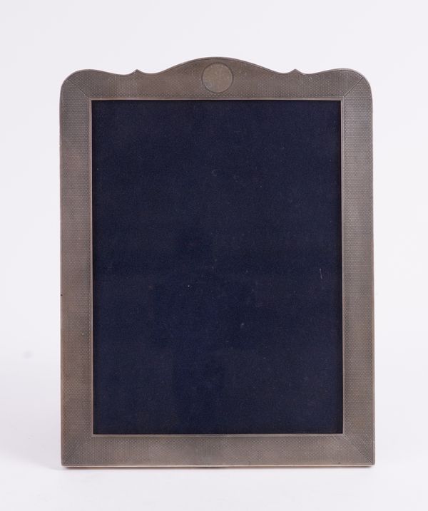 A SILVER MOUNTED SHAPED RECTANGULAR PHOTOGRAPH FRAME