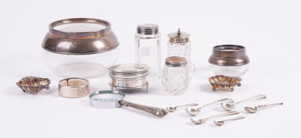 A GROUP OF SILVER AND SILVER MOUNTED WARES (15)