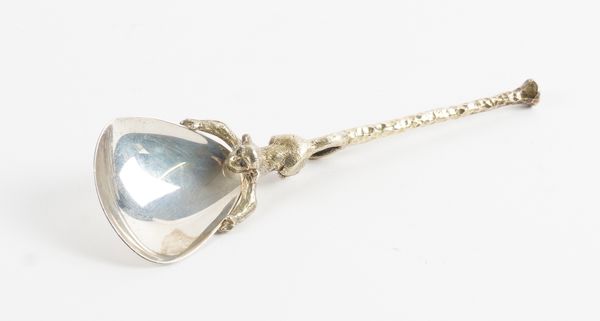 A SILVER AND GILT SPOON BY STUART DEVLIN