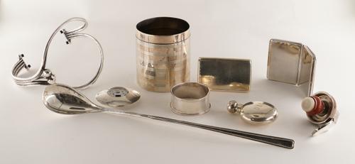 A GROUP OF SILVER AND FOREIGN WARES (9)