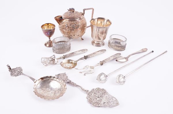 A GROUP OF FOREIGN AND PLATED WARES (13)