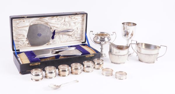 A GROUP OF SILVER AND SILVER MOUNTED WARES (8)