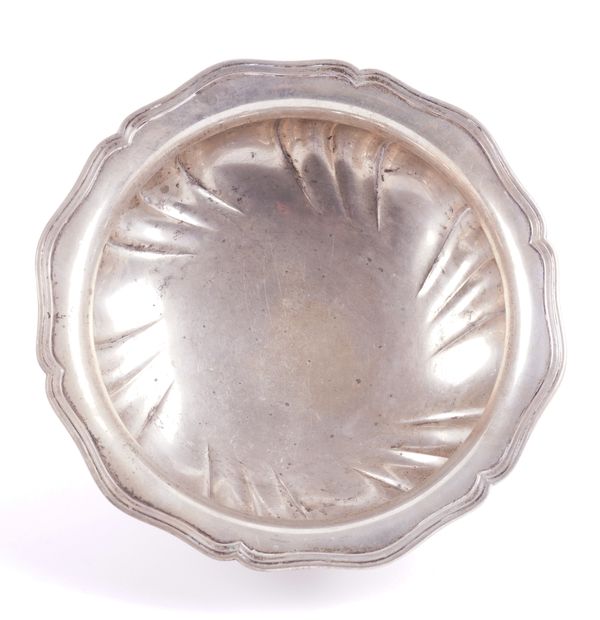 A DANISH SHAPED CIRCULAR BOWL, DETAILED 835 S