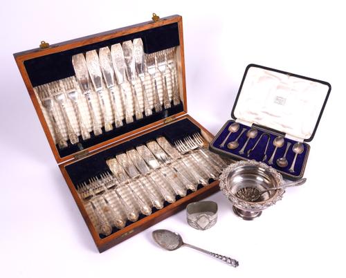 A SET OF SIX SILVER TEASPOONS WITH A MATCHING PAIR OF SILVER SUGAR TONGS  AND FIVE PLATED ITEMS (6)