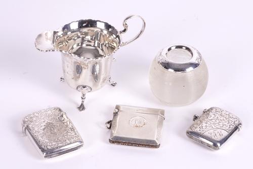 THREE SILVER VESTA CASES AND TWO FURTHER SILVER ITEMS (5)