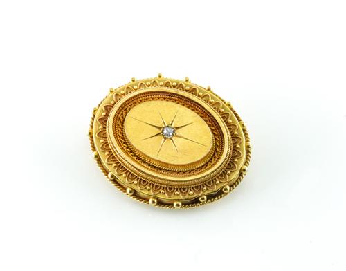 A VICTORIAN GOLD AND DIAMOND OVAL BROOCH