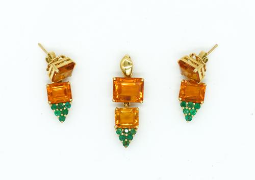 A CITRINE AND EMERALD PENDANT AND A MATCHING PAIR OF EARRINGS (2)