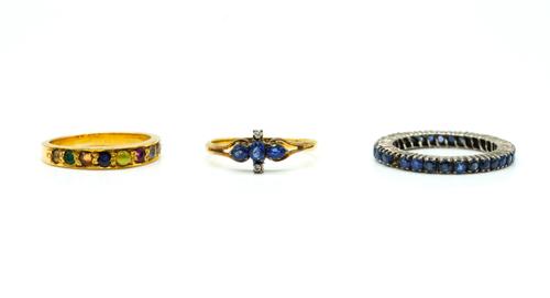 THREE GEM SET RINGS (3)