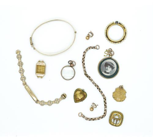 A GOLD FOB MEDAL AND FURTHER ITEMS (11)