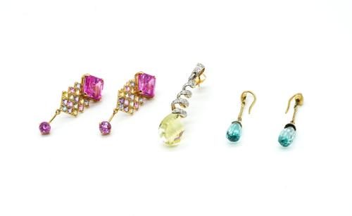 TWO PAIRS OF EARRINGS AND ONE ODD EARRING (3)