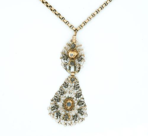 A GOLD 19TH CENTURY DIAMOND PENDANT NECKLACE