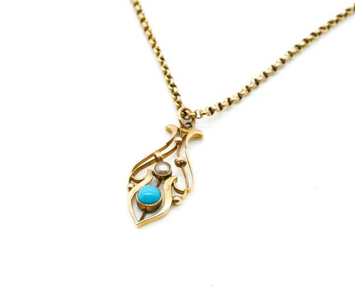 A GOLD, TURQUOISE AND HALF PEARL PENDANT AND GOLD NECKCHAIN (2)