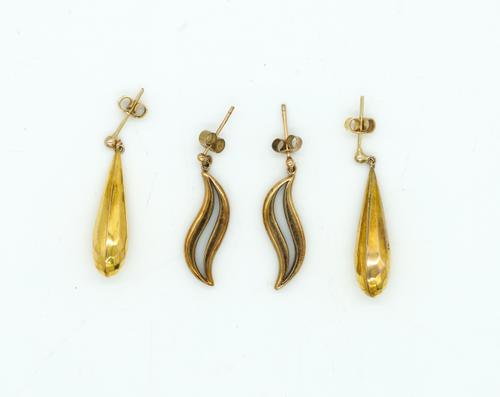 TWO PAIRS OF GOLD EARRINGS