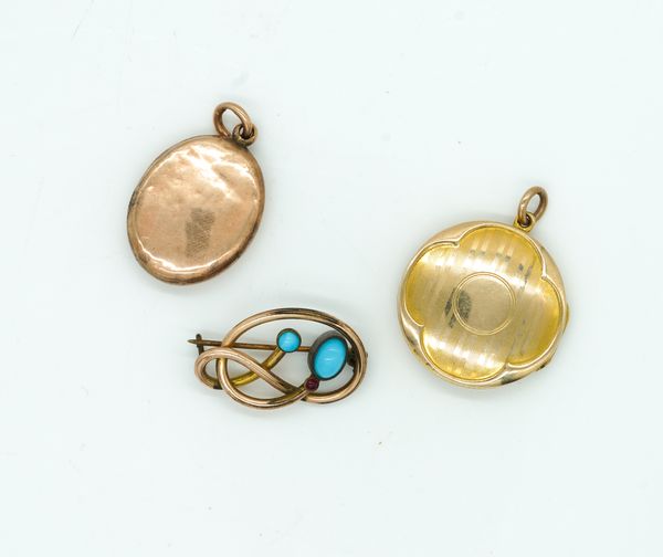 A GOLD LOCKET AND TWO FURTHER ITEMS (3)
