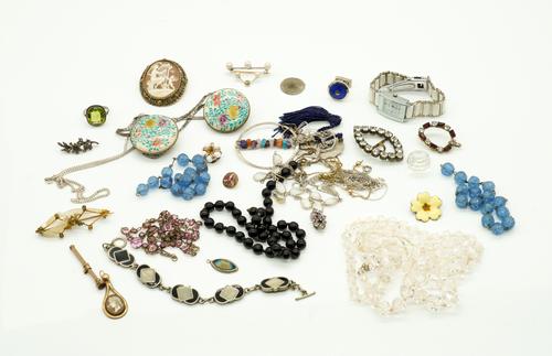 A ROSE DIAMOND BROOCH AND FURTHER JEWELLERY