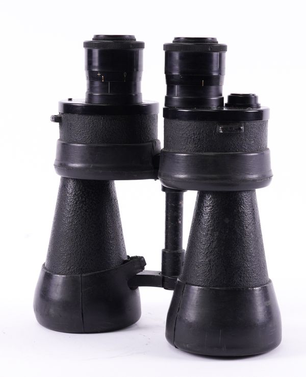 WWII INTEREST: A PAIR OF GERMAN 8 X 60 KRIEGSMARINE BINOCULARS