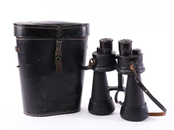 WWII INTEREST: A PAIR OF GERMAN 7 X 50 KRIEGSMARINE BINOCULARS IN LEATHER CASE