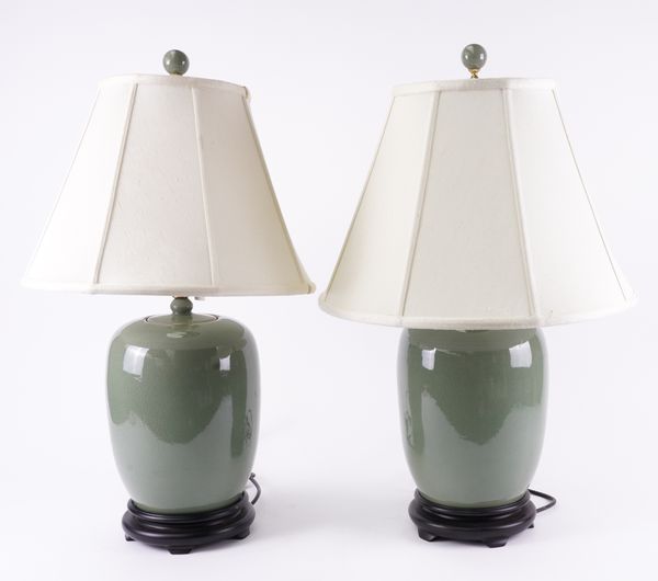 A PAIR OF GREEN CRACKLE GLAZED TABLE LAMPS (2)