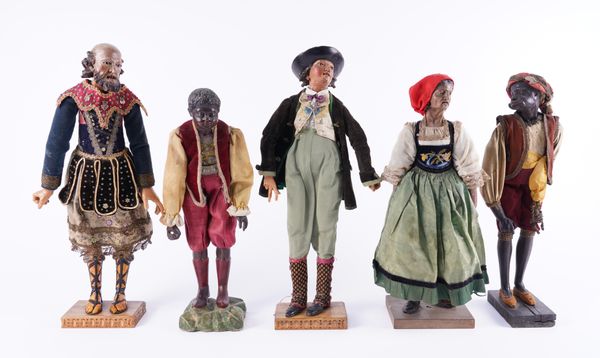 A GROUP OF FIVE ITALIAN CRÈCHE FIGURES (5)