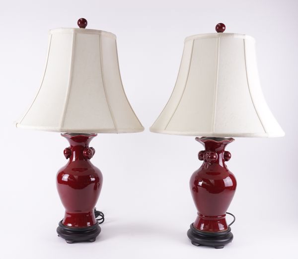 A PAIR OF RED GLAZED CERAMIC TABLE LAMPS (2)