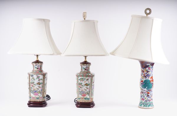 A PAIR OF FAMILLE VERTE TABLE LAMPS (3)