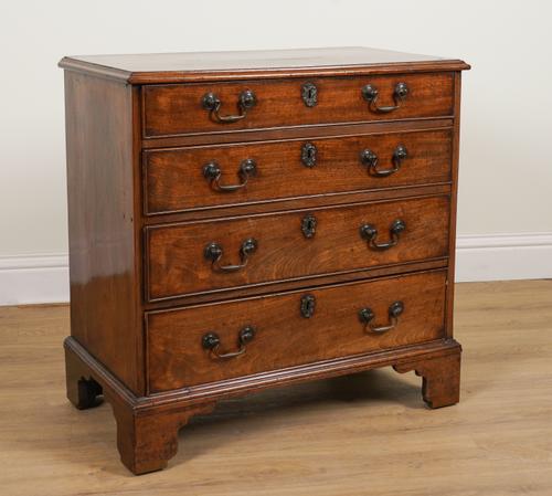 A SMALL MID-18TH CENTURY MAHOGANY FOUR DRAWER CHEST OF DRAWERS