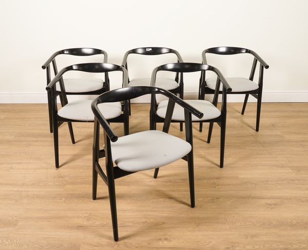 AFTER HANS J WEGNER; A SET OF SIX PP501 BLACK LACQUER DINING CHAIRS BY GETAMA, DENMARK (6)