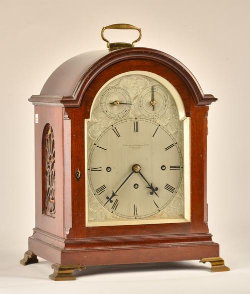 A LATE VICTORIAN/EDWARDIAN MAHOGANY QUARTER CHIMING BRACKET CLOCK