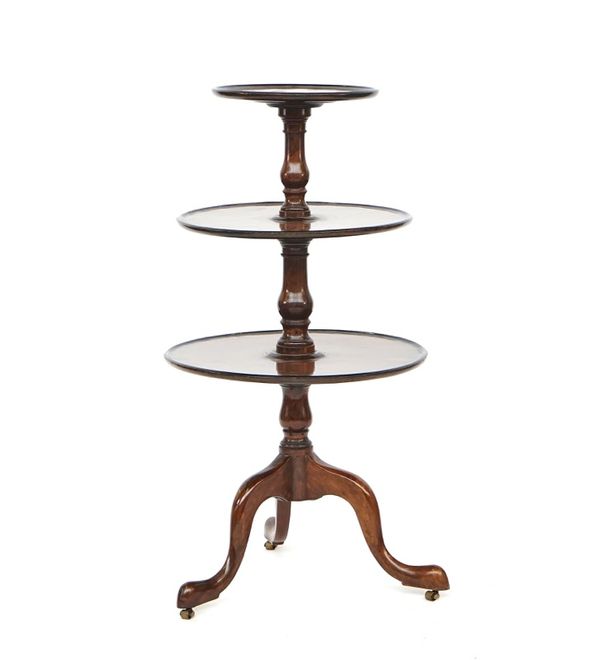 A GEORGE III CIRCULAR MAHOGANY THREE TIER DUMB WAITER