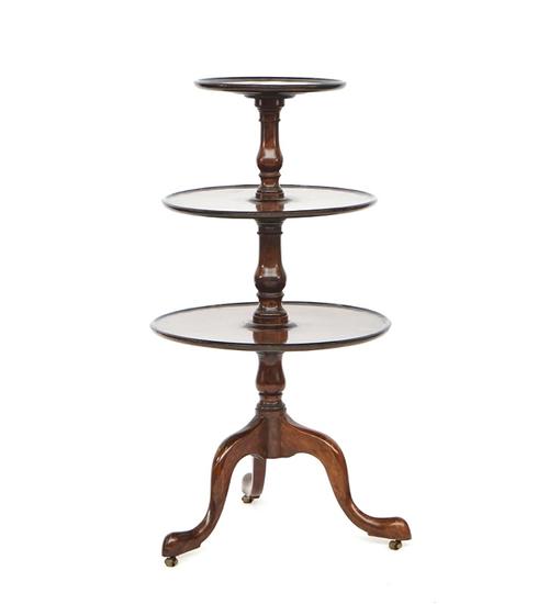 A GEORGE III CIRCULAR MAHOGANY THREE TIER DUMB WAITER
