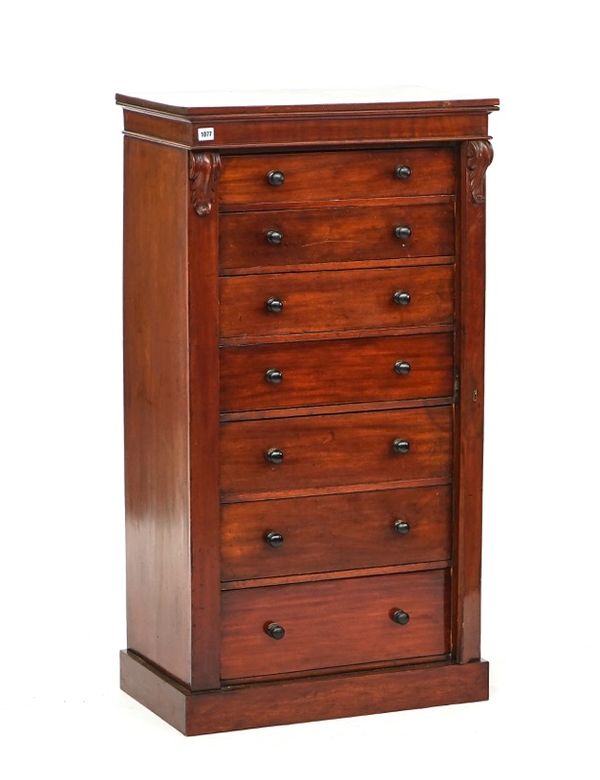 A VICTORIAN MAHOGANY SEVEN DRAWER WELLINGTON CHEST